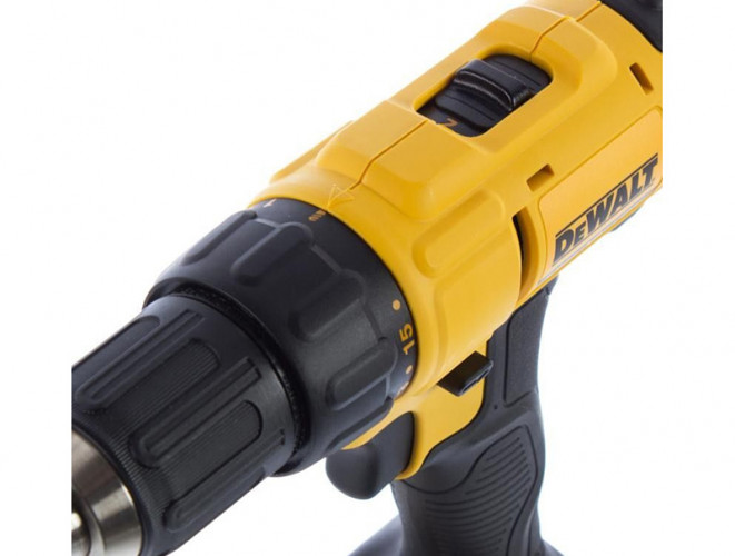 Аккумуляторная дрель-шуруповерт DeWALT DCD771C2