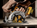 Аккумуляторная дисковая пила DeWALT DCS512N