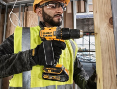 Аккумуляторная дрель-шуруповерт DeWALT DCD777M2T