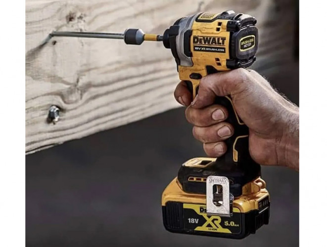 Аккумуляторный шуруповерт DeWALT DCF850N