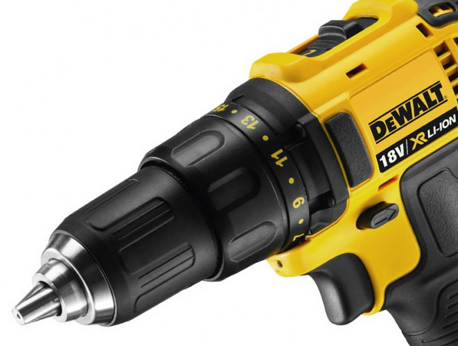 Аккумуляторная дрель-шуруповерт DeWALT DCD780C2