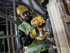 Аккумуляторный гвоздезабиватель DeWALT DCN680N