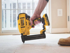 Аккумуляторный гвоздезабиватель DeWALT DCN681D2