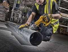 Аккумуляторные ножницы по металлу DeWALT DCS491NT