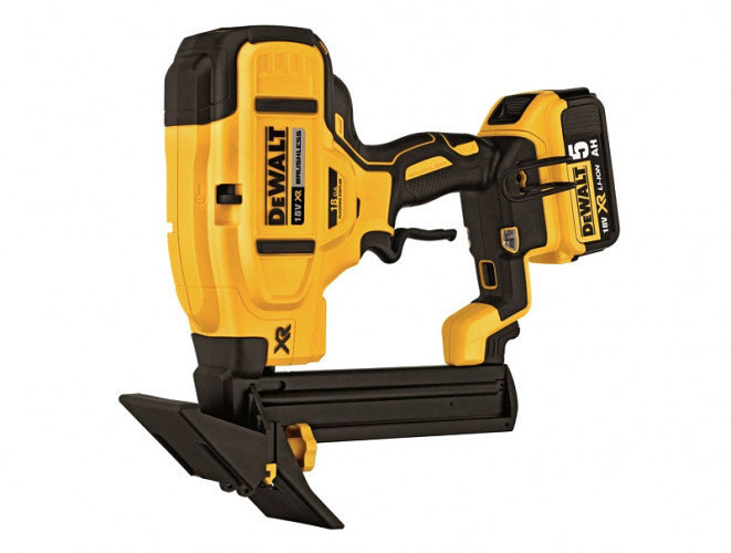 Аккумуляторный гвоздезабиватель DeWALT DCN682D2