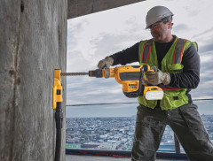 Аккумуляторный перфоратор DeWALT DCH614N